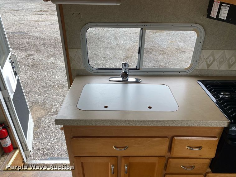 image for item KB9440 2003 Ford E450 Super Duty  RV