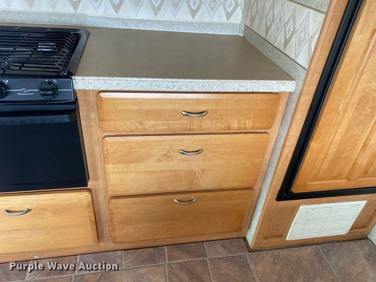 image for item KB9440 2003 Ford E450 Super Duty  RV