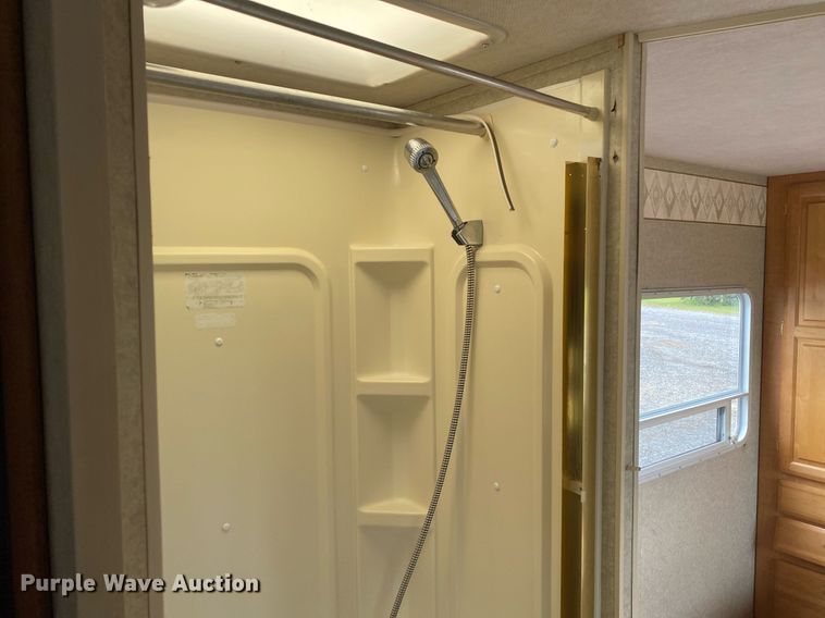 image for item KB9440 2003 Ford E450 Super Duty  RV