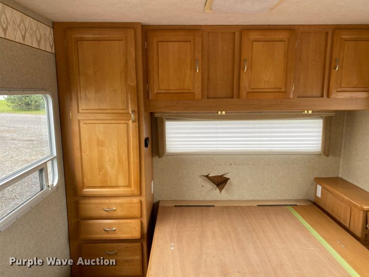 image for item KB9440 2003 Ford E450 Super Duty  RV