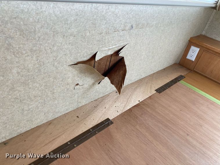 image for item KB9440 2003 Ford E450 Super Duty  RV