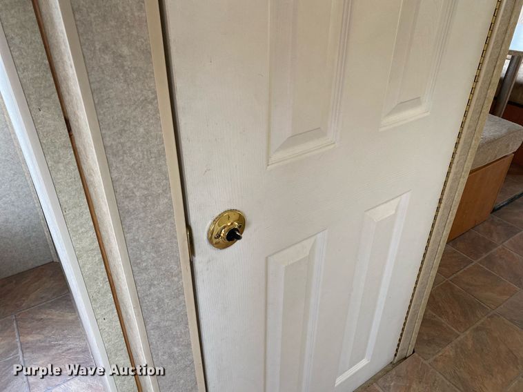 image for item KB9440 2003 Ford E450 Super Duty  RV