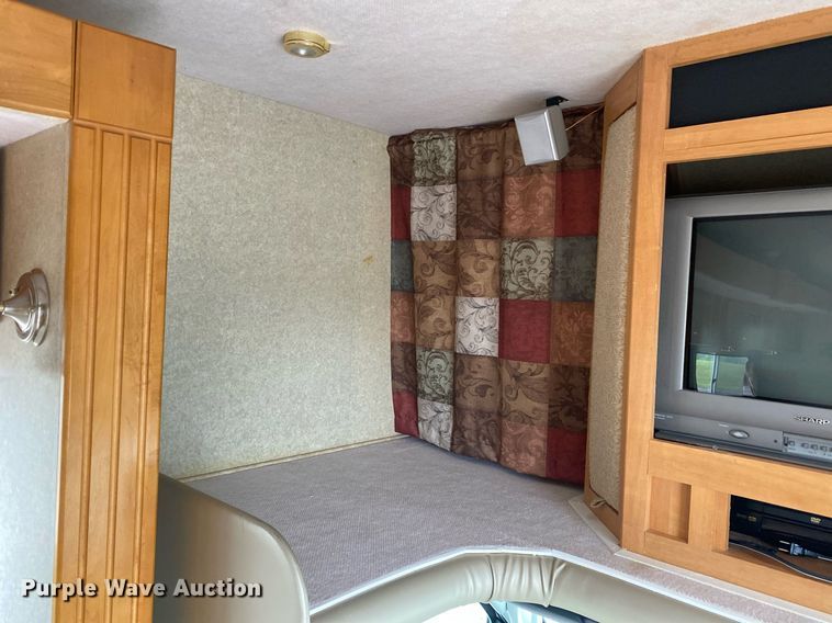 image for item KB9440 2003 Ford E450 Super Duty  RV