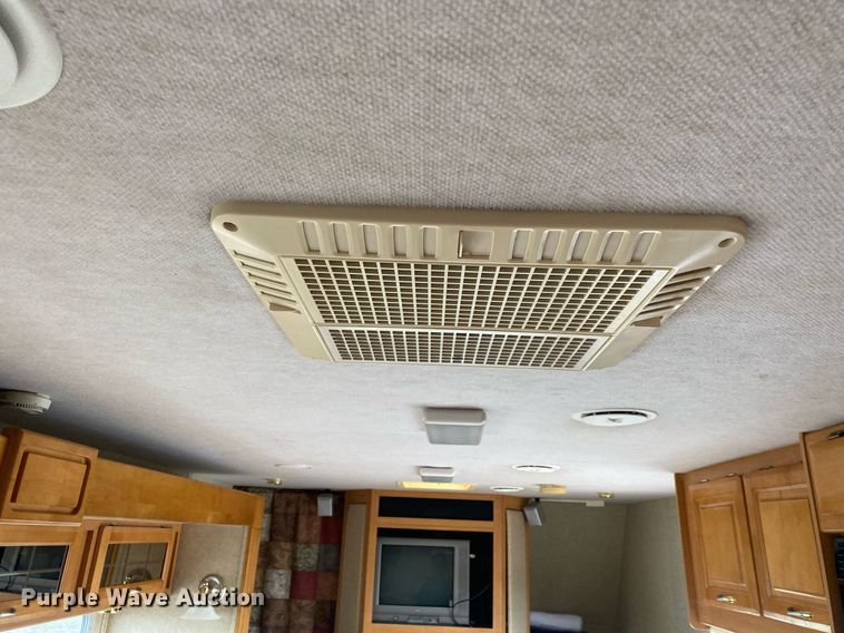 image for item KB9440 2003 Ford E450 Super Duty  RV