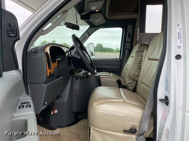 image for item KB9440 2003 Ford E450 Super Duty  RV