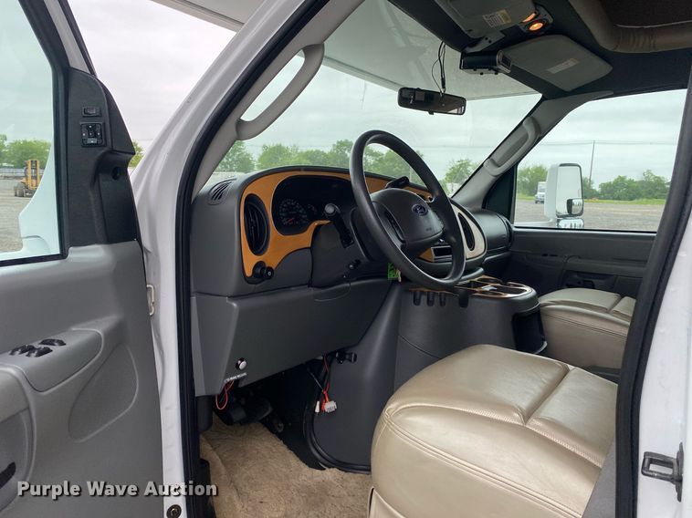 image for item KB9440 2003 Ford E450 Super Duty  RV