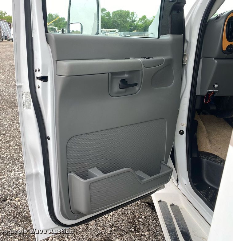 image for item KB9440 2003 Ford E450 Super Duty  RV