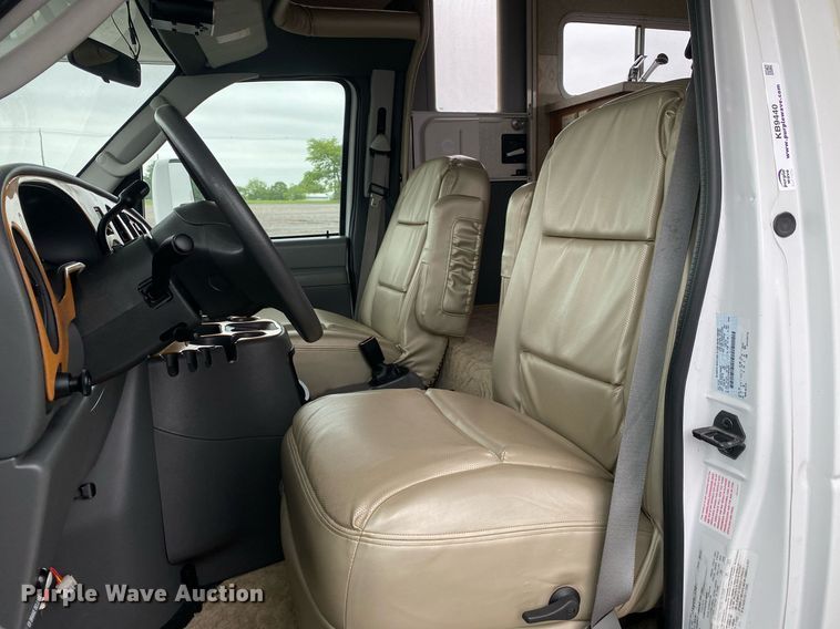 image for item KB9440 2003 Ford E450 Super Duty  RV