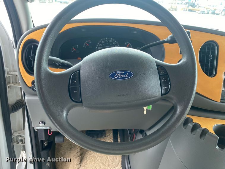 image for item KB9440 2003 Ford E450 Super Duty  RV