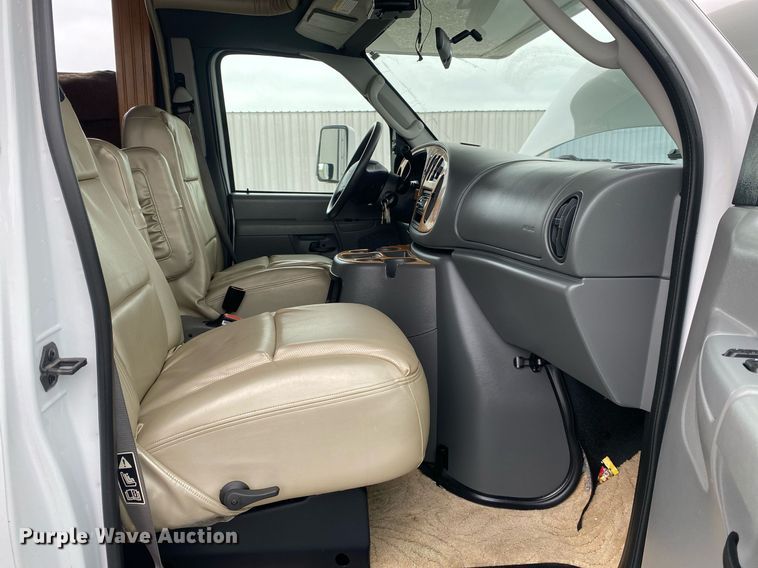 image for item KB9440 2003 Ford E450 Super Duty  RV
