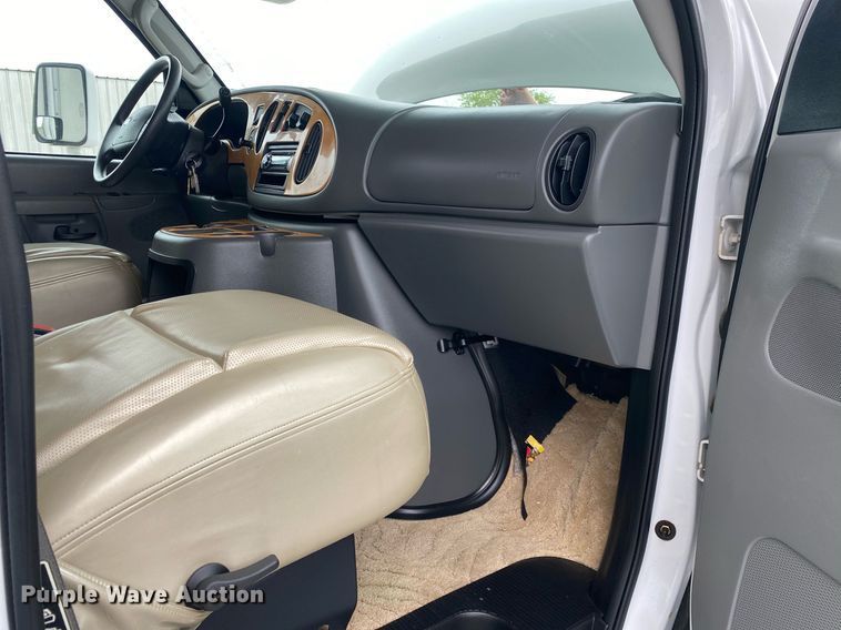 image for item KB9440 2003 Ford E450 Super Duty  RV