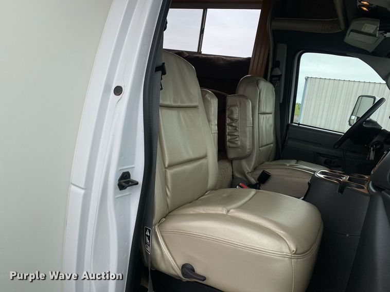 image for item KB9440 2003 Ford E450 Super Duty  RV
