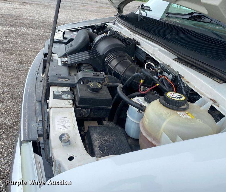 image for item KB9440 2003 Ford E450 Super Duty  RV