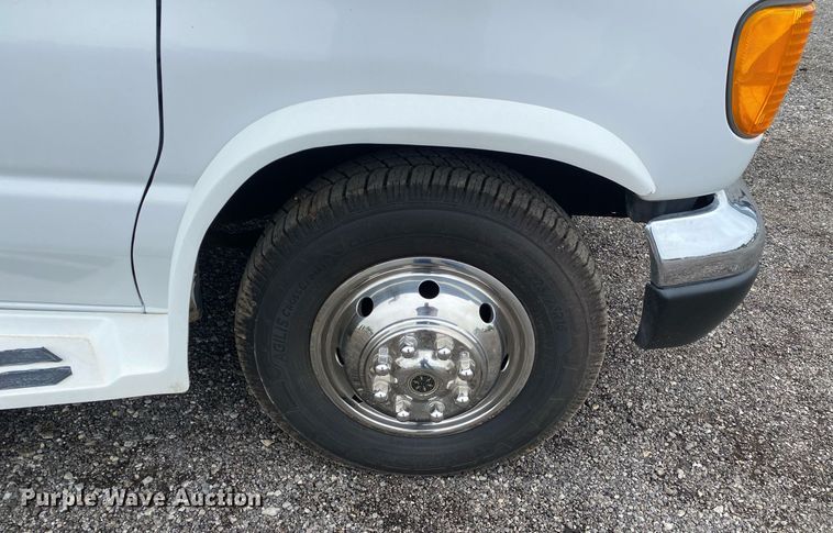 image for item KB9440 2003 Ford E450 Super Duty  RV