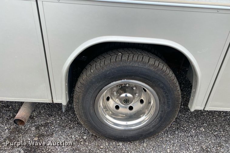 image for item KB9440 2003 Ford E450 Super Duty  RV