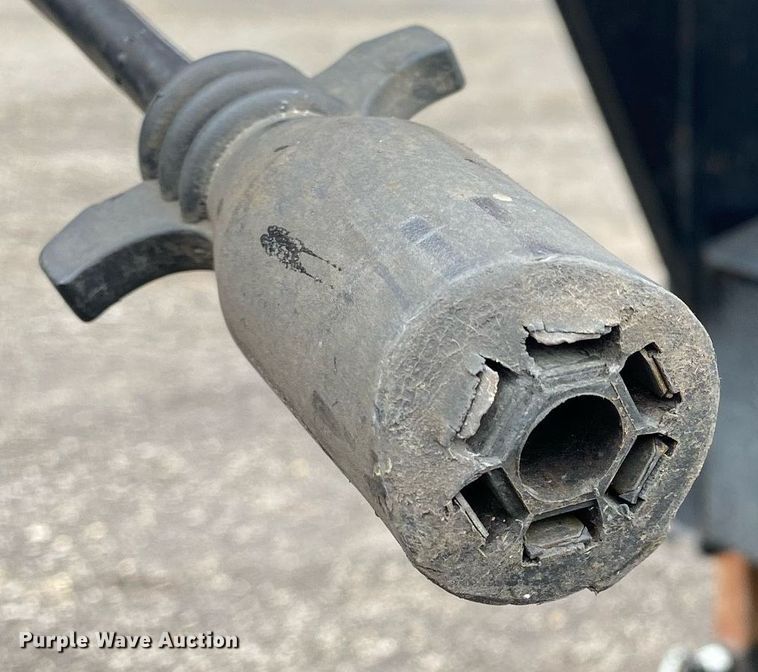 image for item KB9449 2014 Lamar  equipment trailer