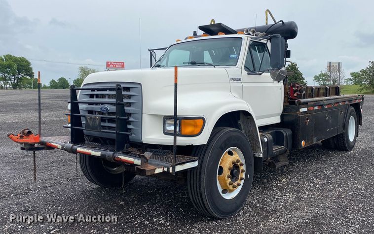 image for item KB9456 1998 Ford F800  winch truck