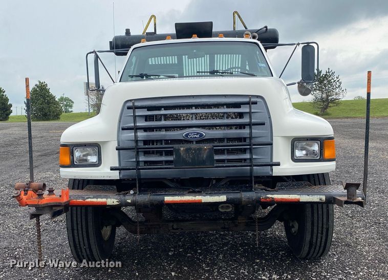 image for item KB9456 1998 Ford F800  winch truck