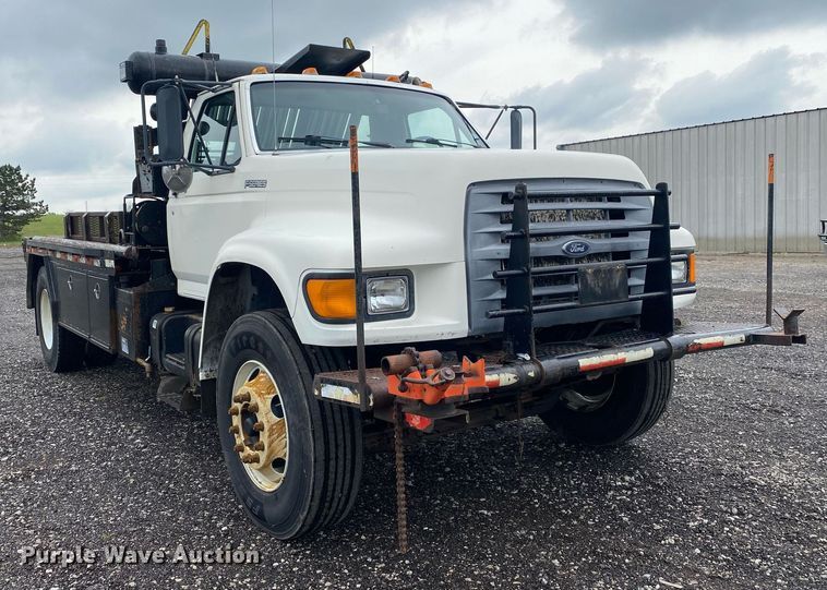 image for item KB9456 1998 Ford F800  winch truck