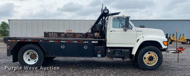 image for item KB9456 1998 Ford F800  winch truck