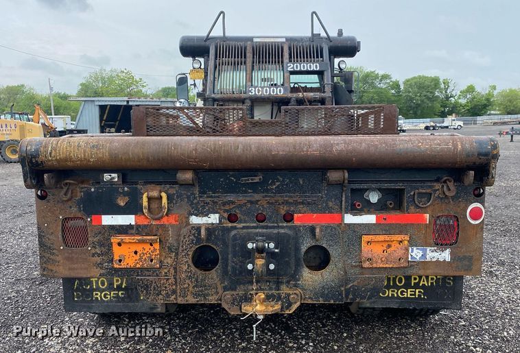 image for item KB9456 1998 Ford F800  winch truck