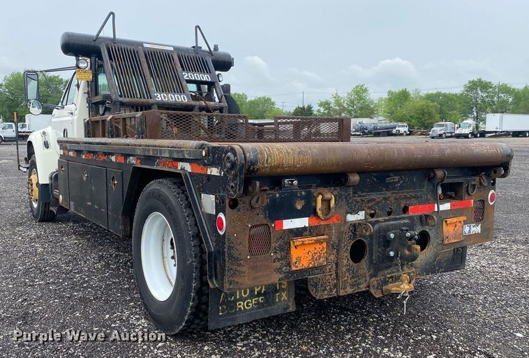 image for item KB9456 1998 Ford F800  winch truck