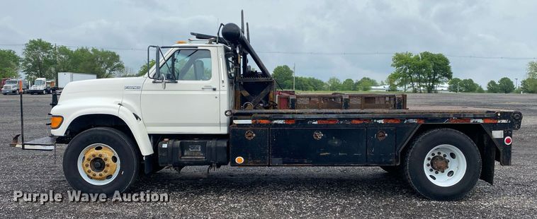 image for item KB9456 1998 Ford F800  winch truck