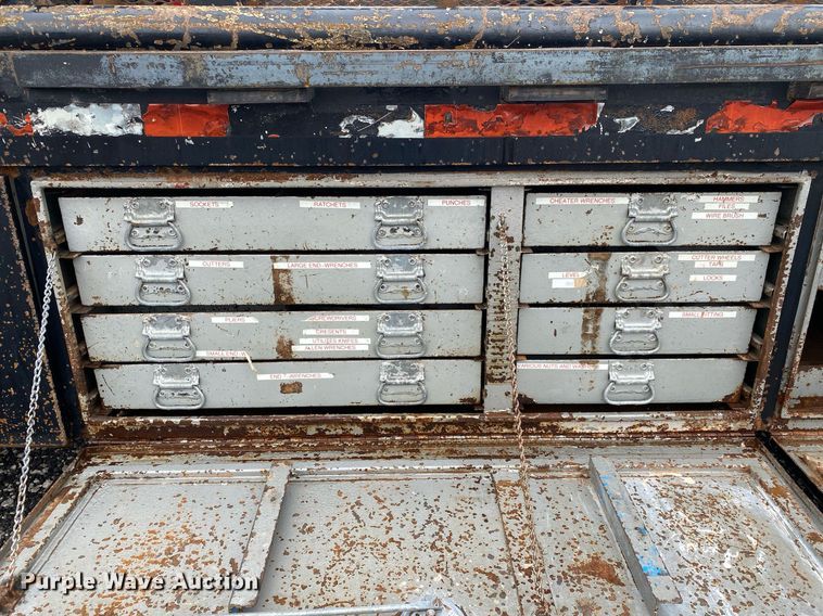 image for item KB9456 1998 Ford F800  winch truck