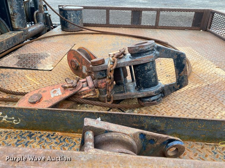 image for item KB9456 1998 Ford F800  winch truck