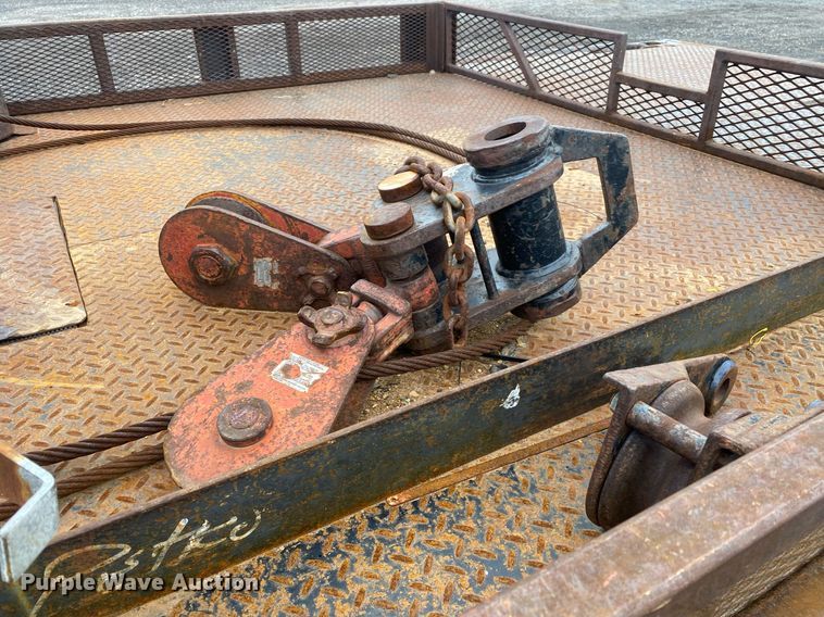 image for item KB9456 1998 Ford F800  winch truck