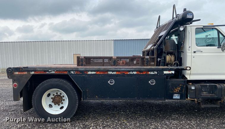 image for item KB9456 1998 Ford F800  winch truck