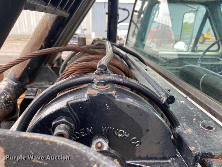 image for item KB9456 1998 Ford F800  winch truck