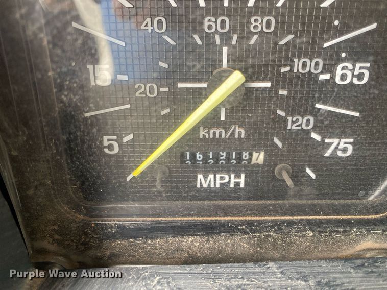 image for item KB9456 1998 Ford F800  winch truck