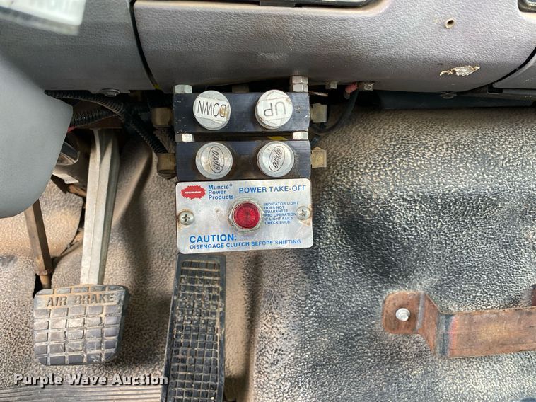 image for item KB9456 1998 Ford F800  winch truck