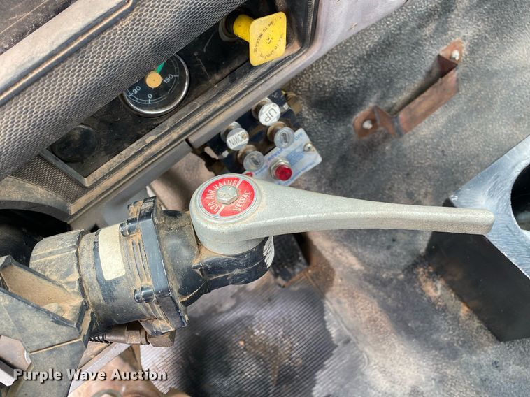 image for item KB9456 1998 Ford F800  winch truck