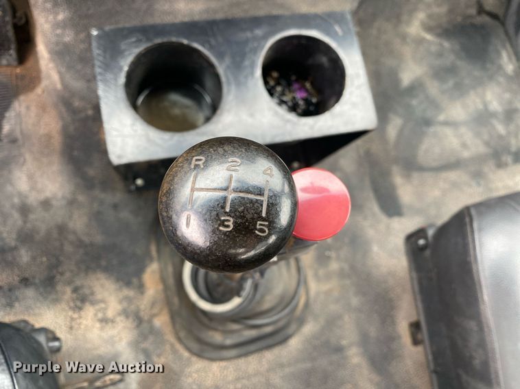 image for item KB9456 1998 Ford F800  winch truck