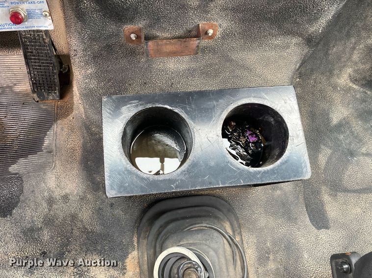 image for item KB9456 1998 Ford F800  winch truck