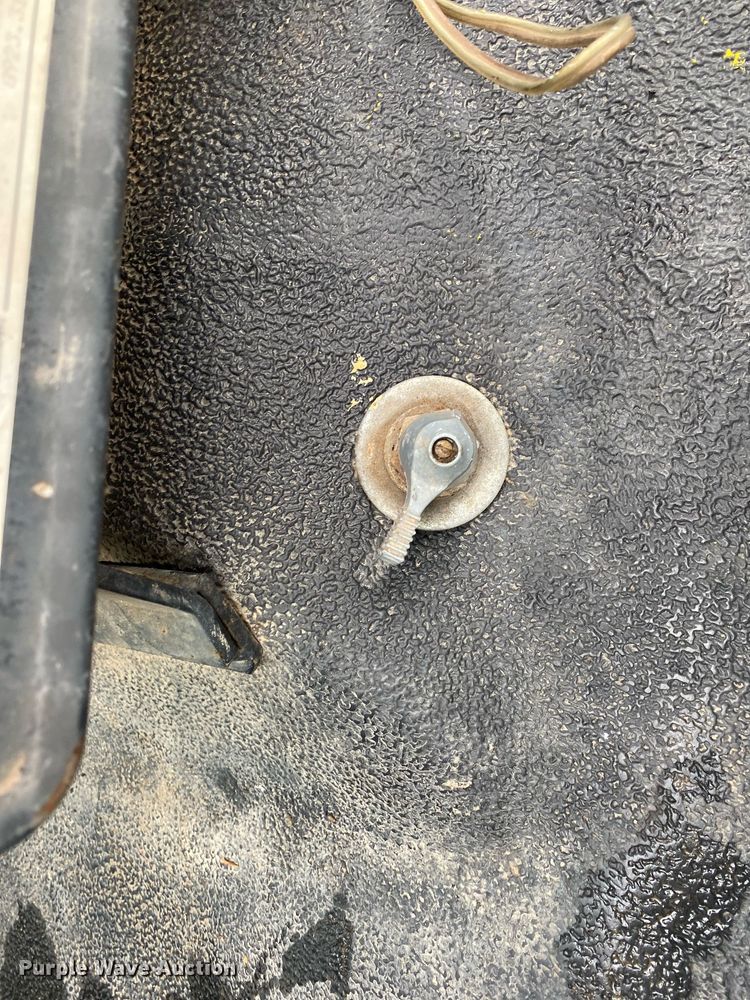 image for item KB9456 1998 Ford F800  winch truck