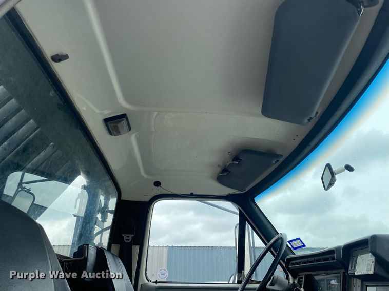 image for item KB9456 1998 Ford F800  winch truck