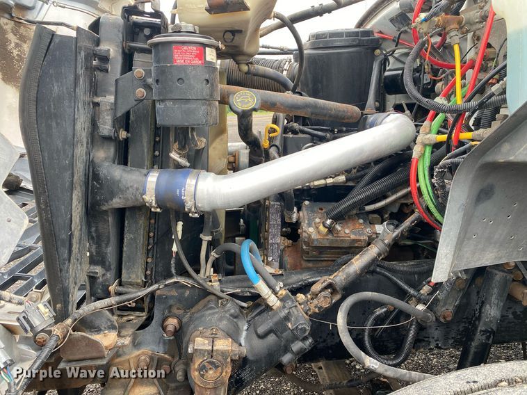 image for item KB9456 1998 Ford F800  winch truck