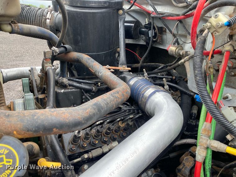 image for item KB9456 1998 Ford F800  winch truck