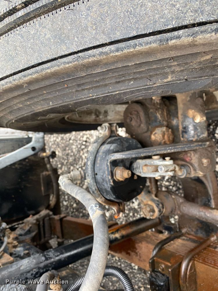 image for item KB9456 1998 Ford F800  winch truck