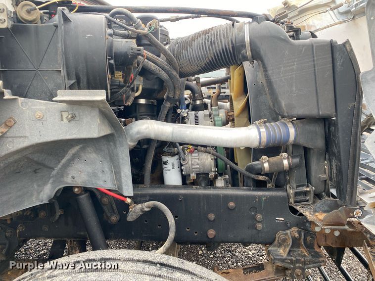 image for item KB9456 1998 Ford F800  winch truck