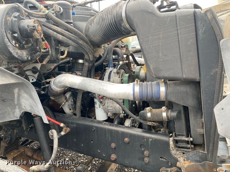 image for item KB9456 1998 Ford F800  winch truck