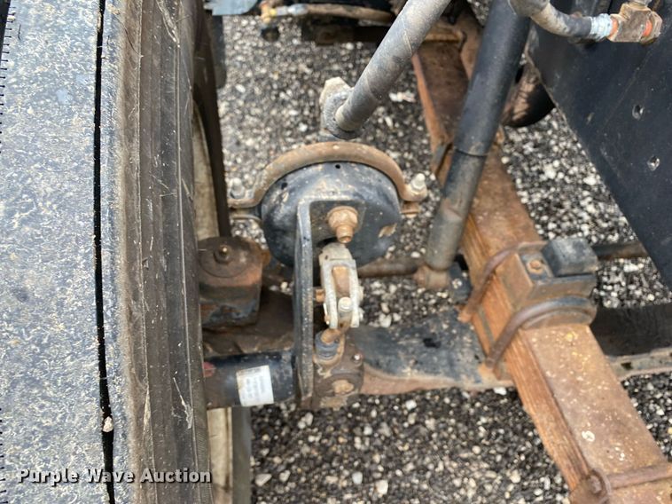 image for item KB9456 1998 Ford F800  winch truck