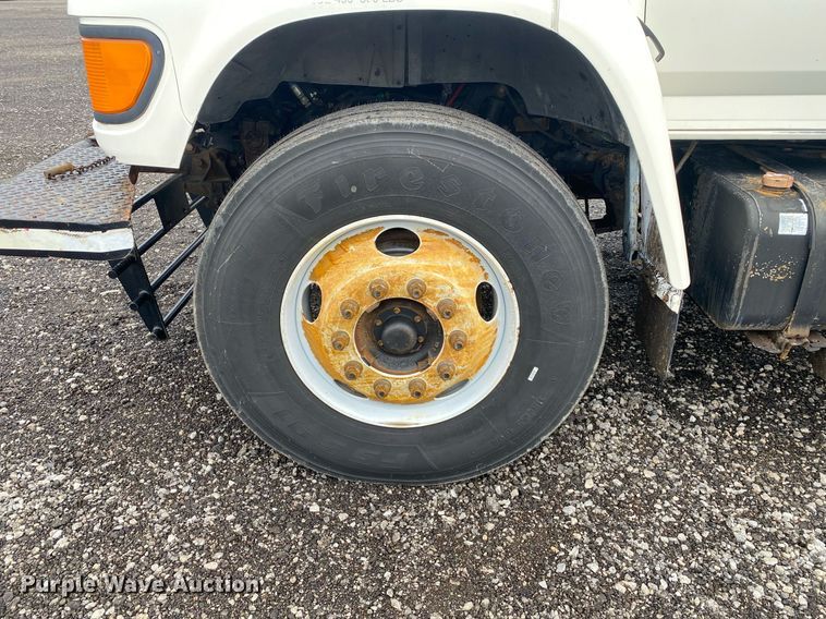 image for item KB9456 1998 Ford F800  winch truck