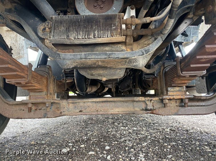 image for item KB9456 1998 Ford F800  winch truck