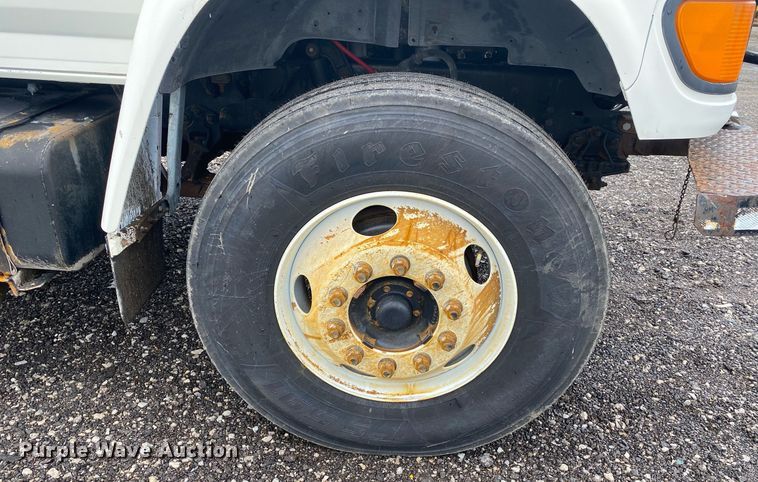 image for item KB9456 1998 Ford F800  winch truck