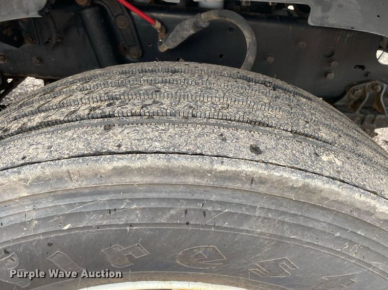 image for item KB9456 1998 Ford F800  winch truck