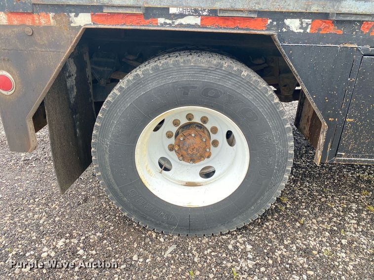 image for item KB9456 1998 Ford F800  winch truck